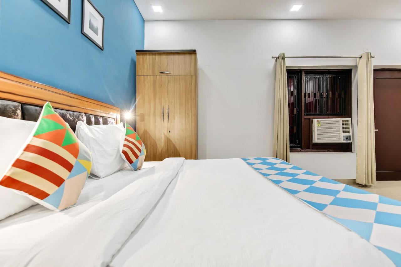 Oyo Home 64106 Comfortable Stay New Delhi Exteriör bild