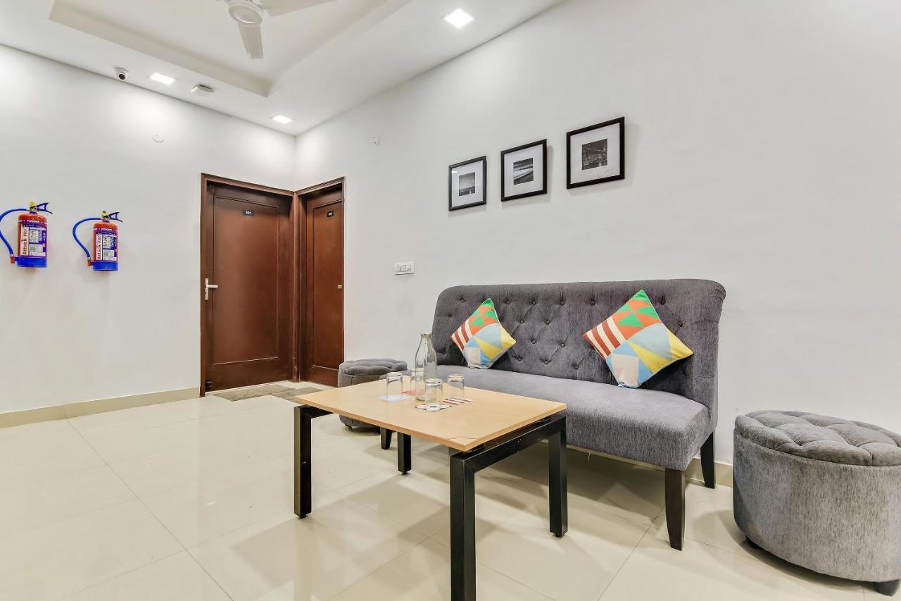 Oyo Home 64106 Comfortable Stay New Delhi Exteriör bild