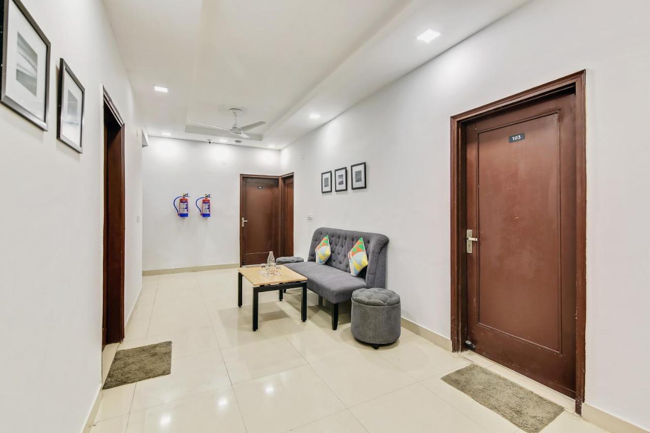 Oyo Home 64106 Comfortable Stay New Delhi Exteriör bild
