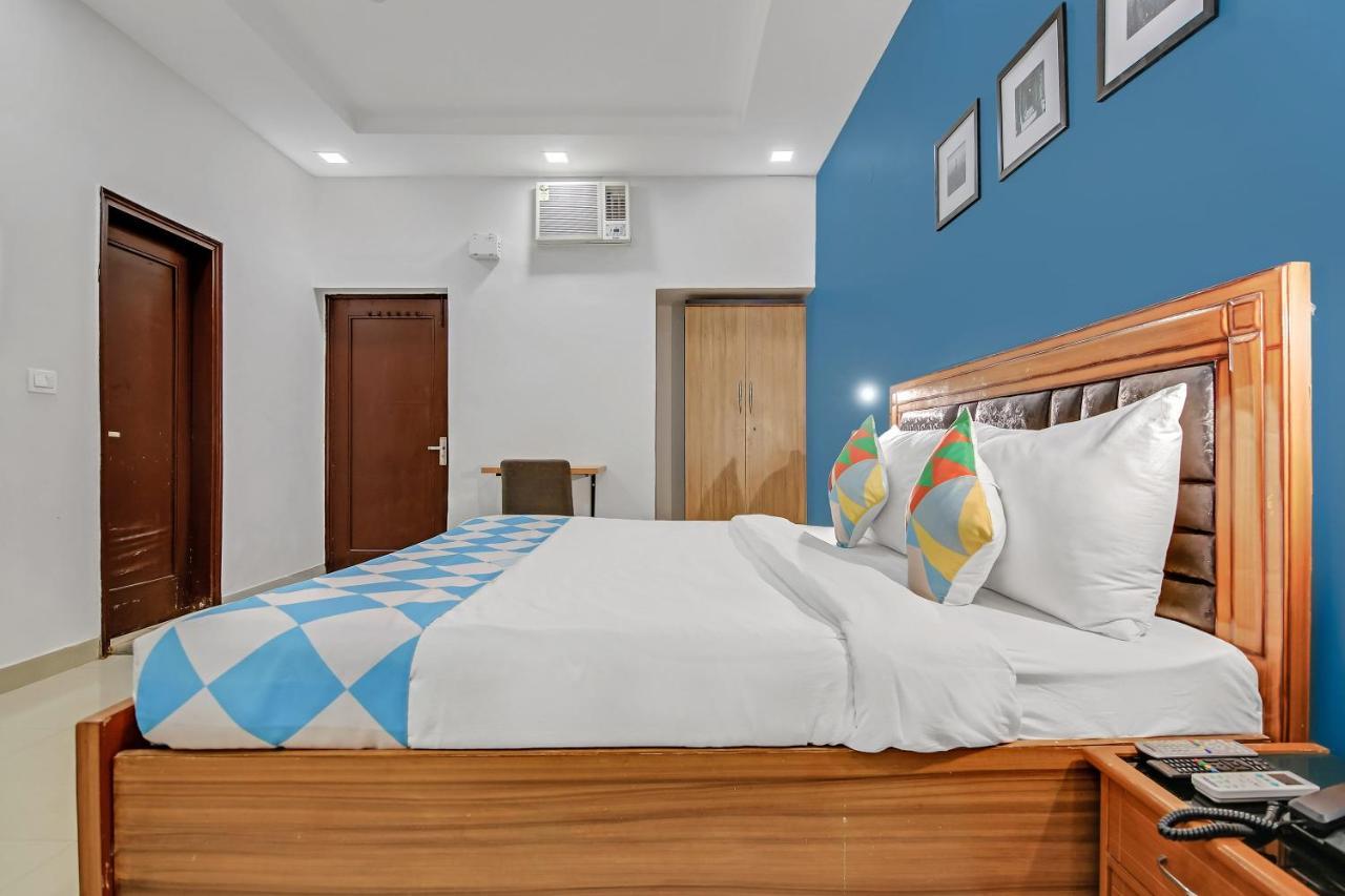 Oyo Home 64106 Comfortable Stay New Delhi Exteriör bild