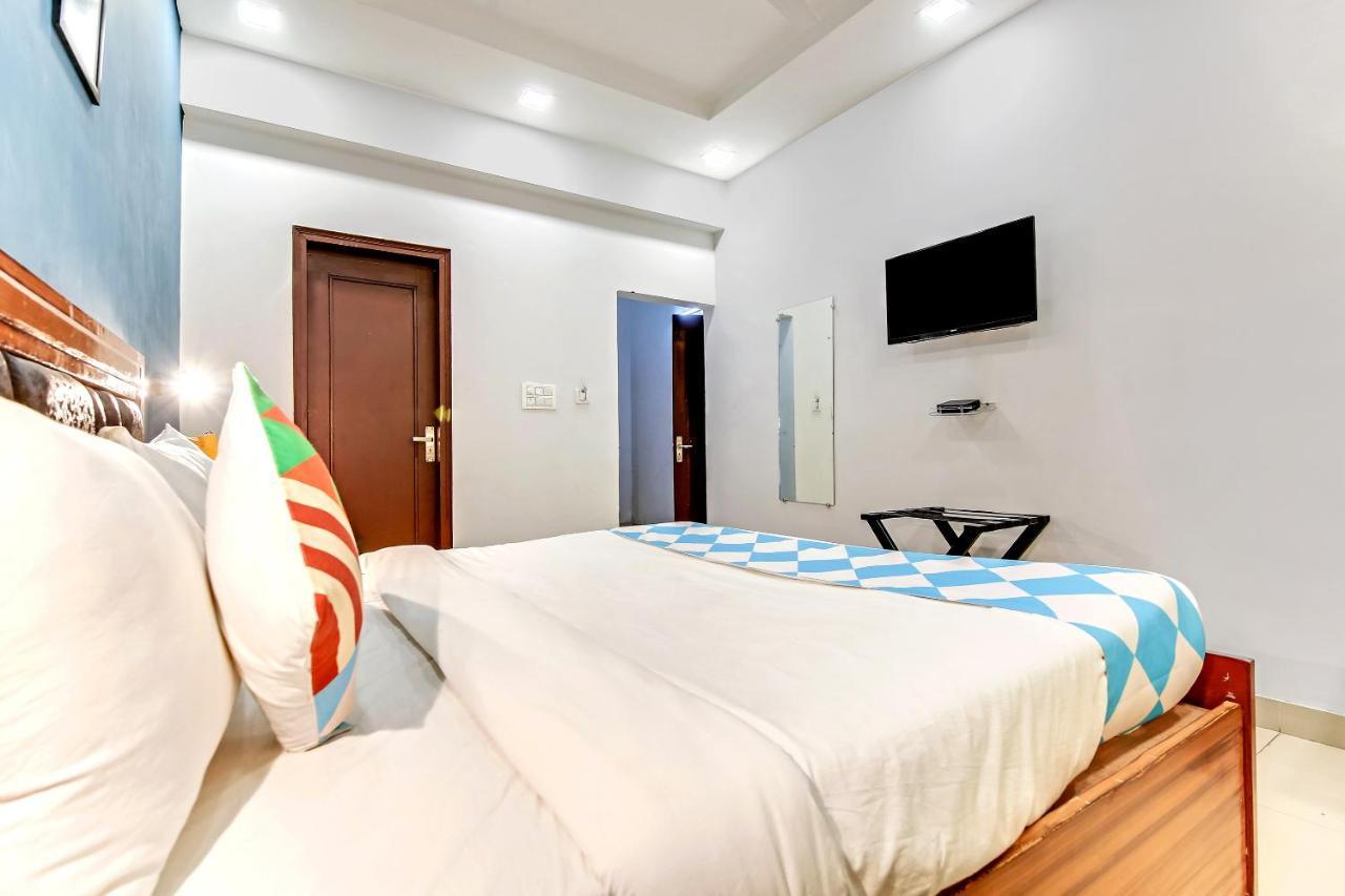 Oyo Home 64106 Comfortable Stay New Delhi Exteriör bild