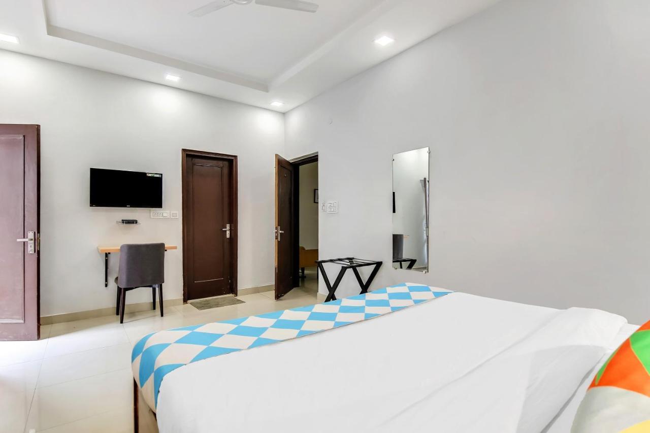 Oyo Home 64106 Comfortable Stay New Delhi Exteriör bild
