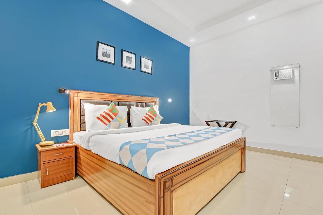 Oyo Home 64106 Comfortable Stay New Delhi Exteriör bild