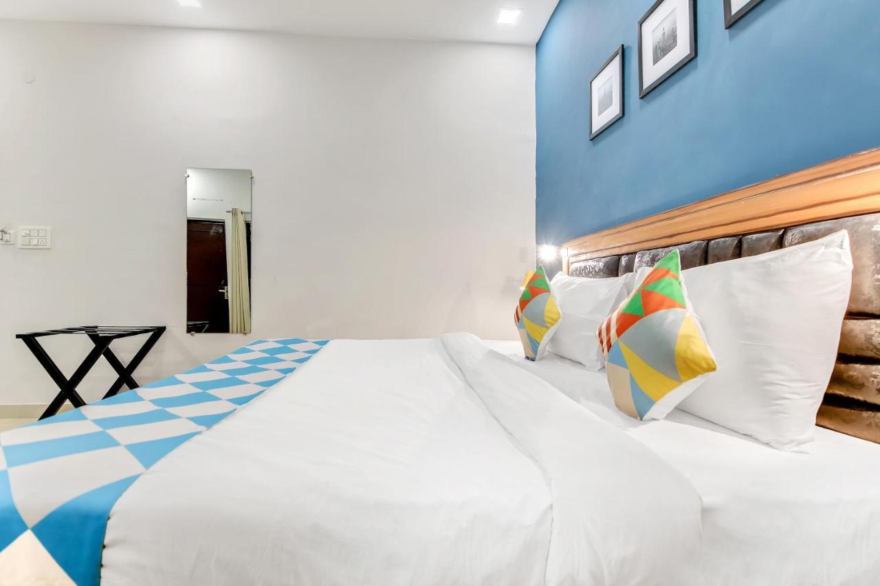 Oyo Home 64106 Comfortable Stay New Delhi Exteriör bild