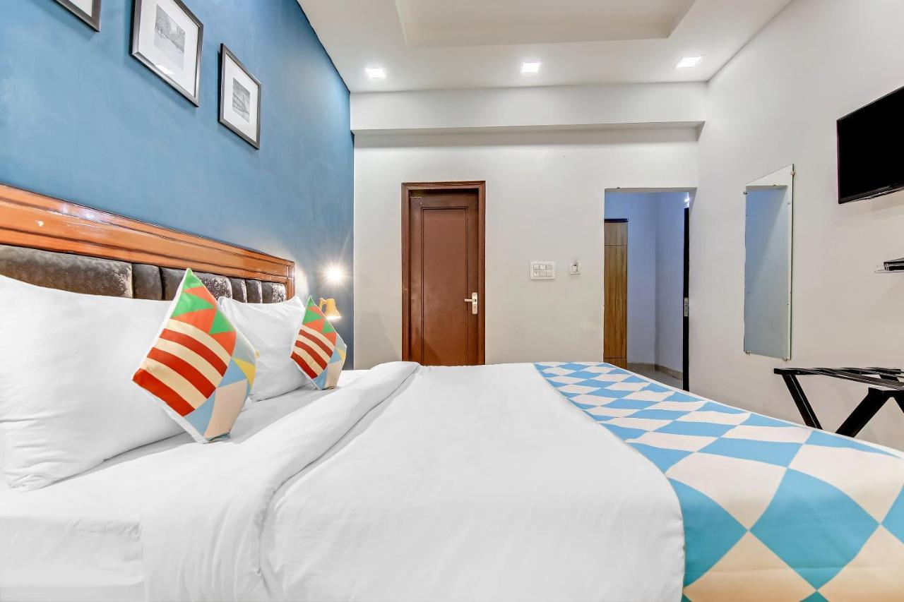 Oyo Home 64106 Comfortable Stay New Delhi Exteriör bild