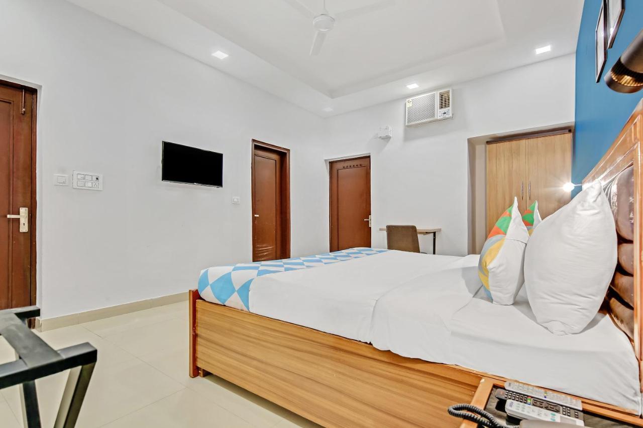 Oyo Home 64106 Comfortable Stay New Delhi Exteriör bild