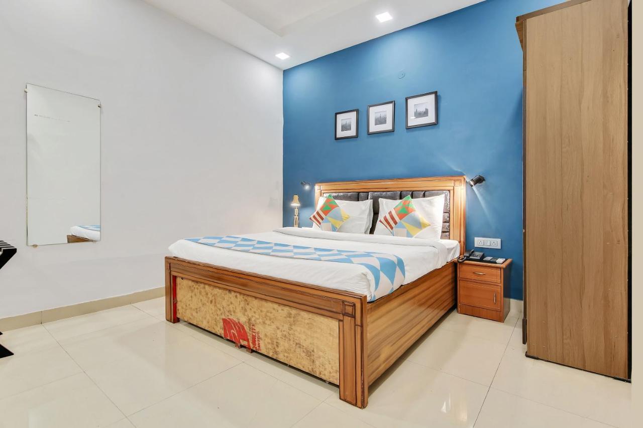 Oyo Home 64106 Comfortable Stay New Delhi Exteriör bild